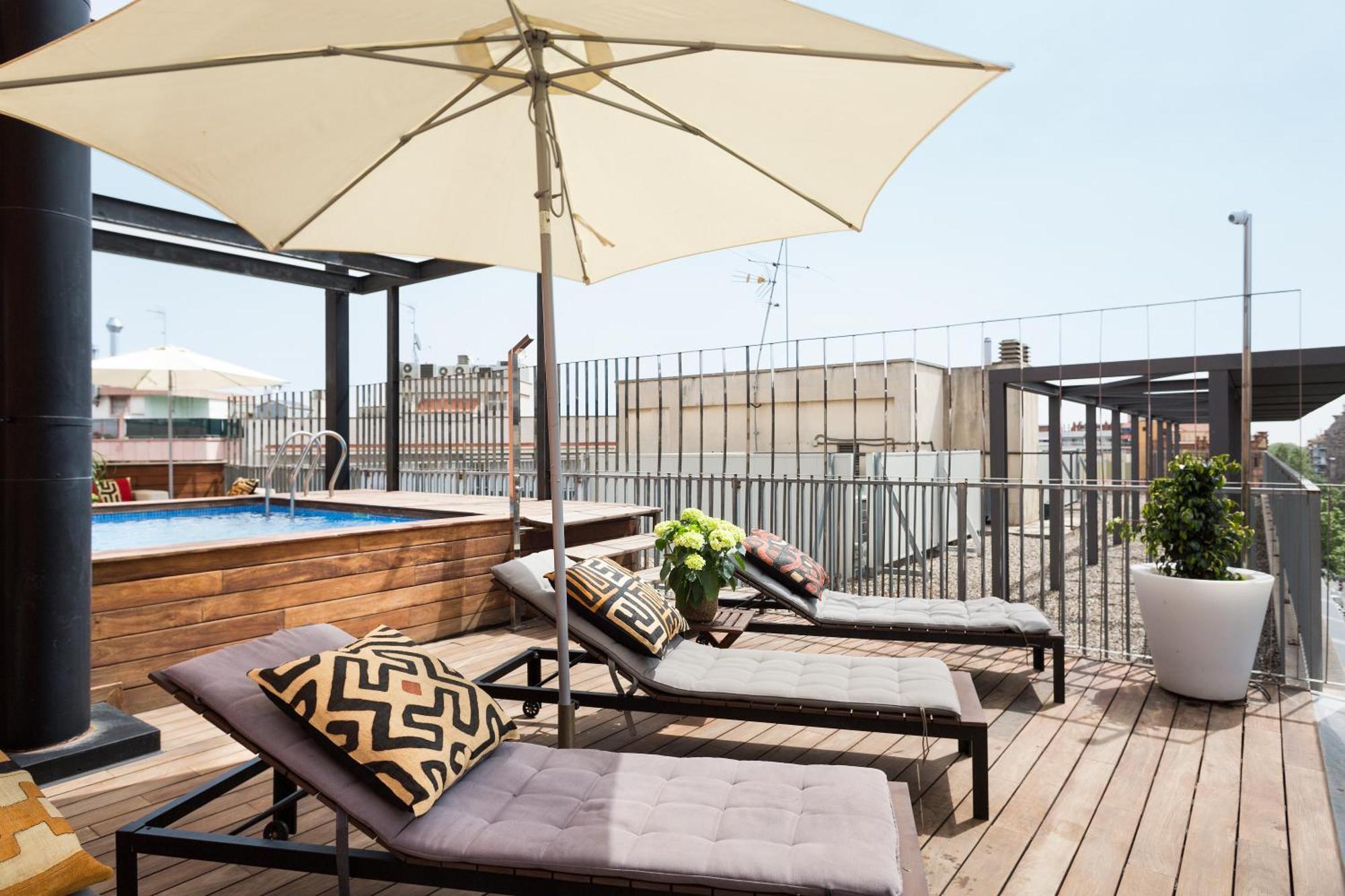 My Space Barcelona Pool City Center Exterior photo